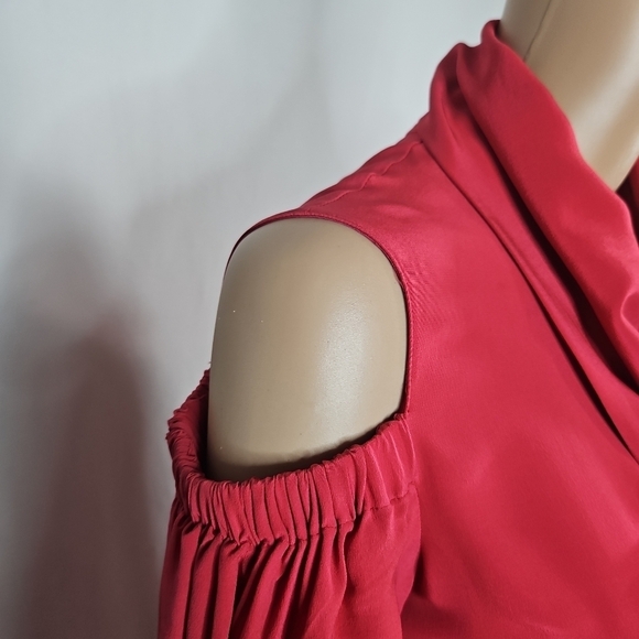 Fendi Women's Red Off the Shoulder Silk Dress Size 38 (Size 2) - Picture 4 of 9